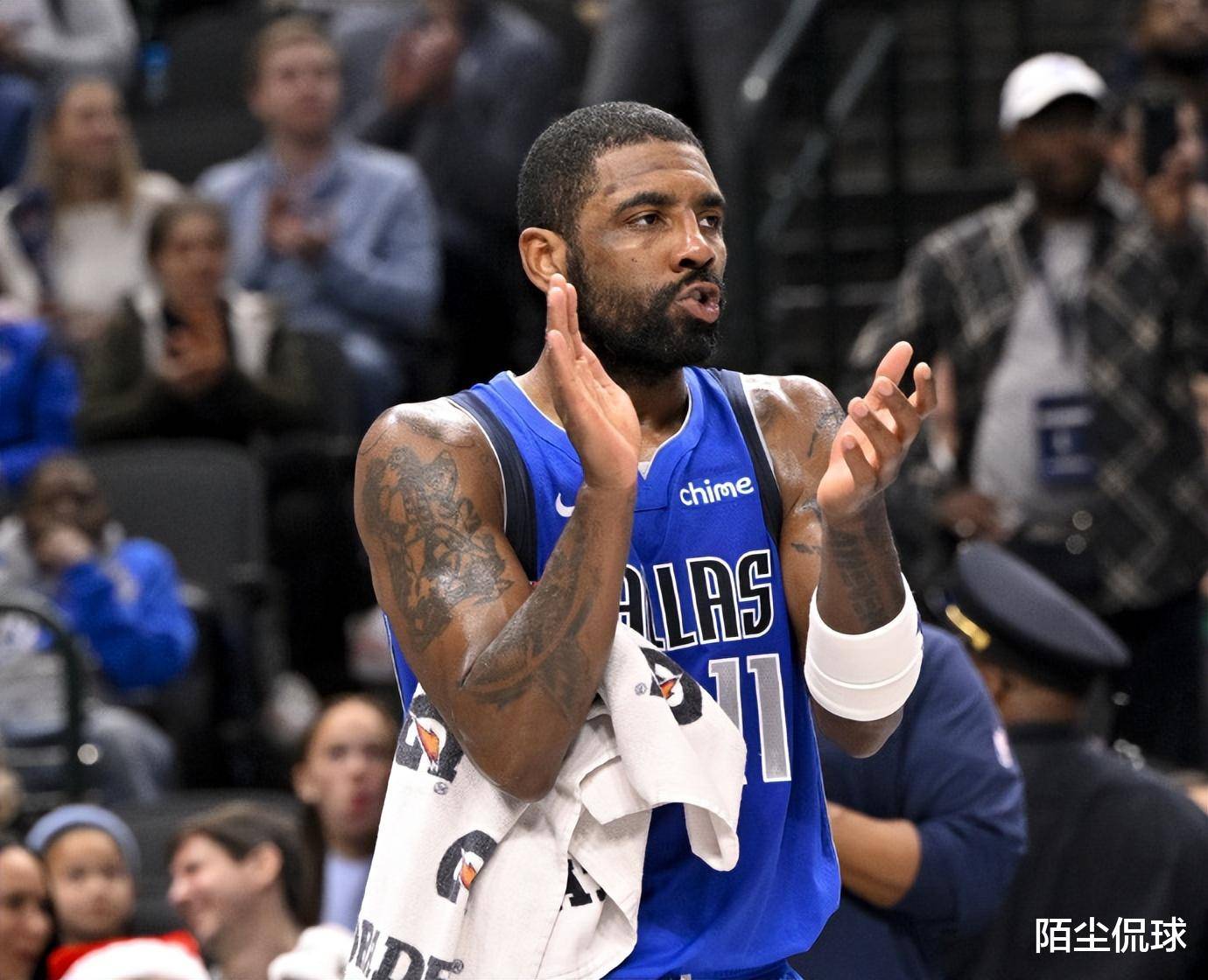 星空体育-关于达拉斯独行侠训练开放日，窗口期官宣签约引欢呼，NBA季后赛在即，赛程密集仍需轮换的信息