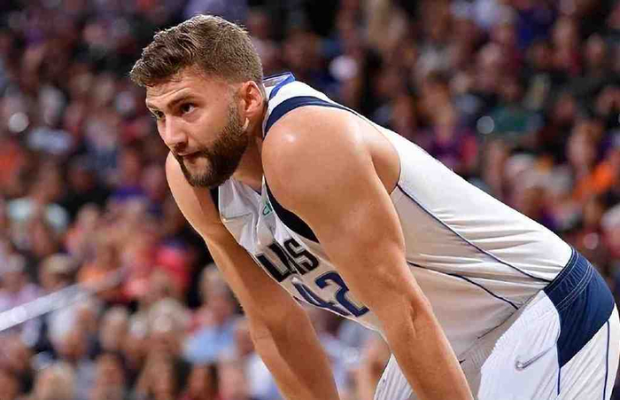 窗口期门兴格拉德巴赫备战NBA常规赛，官宣签约细节曝光，质疑声仍在，阵容厚度经受考验的简单介绍